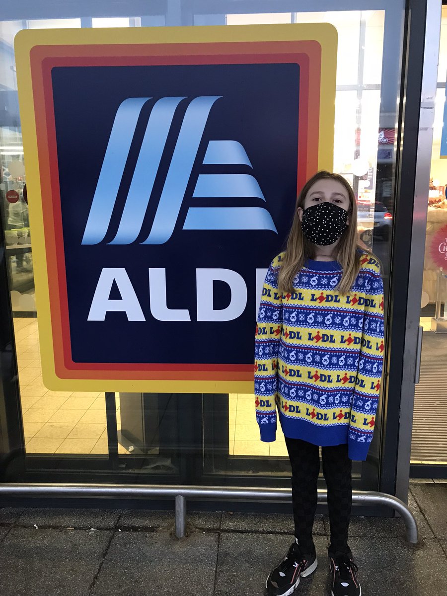 thehorseanator's tweet photo. Yes, she was allowed in 😂🤣😉👍
@AldiUK @LidlGB 
#itsallpeaceandlove #christmasvibes #Lidl #aldi https://t.co/mvHc60S91y