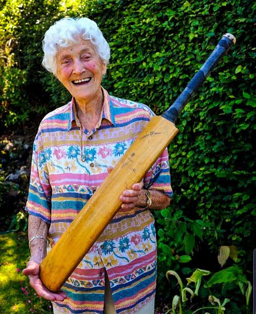 ddsportschannel's tweet photo. England's Eileen Ash, the world's oldest test player has died aged 110. https://t.co/vR7rf9Ep2T
