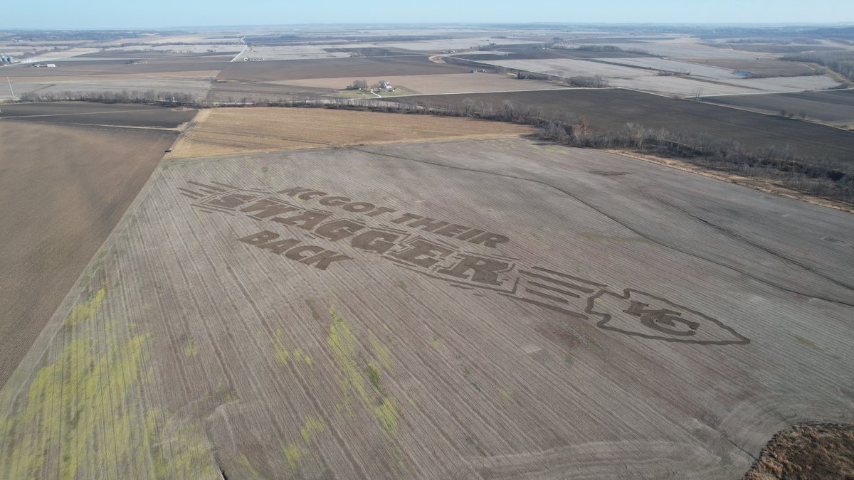 precisionmazes's tweet photo. After talking about it yesterday on @810BorderPatrol,   what do you guys think of the finished product @SSJWHB and @nate_bukaty?   Maybe you  can help alert the rest of #ChiefsKingdom? https://t.co/Voljer1kZI