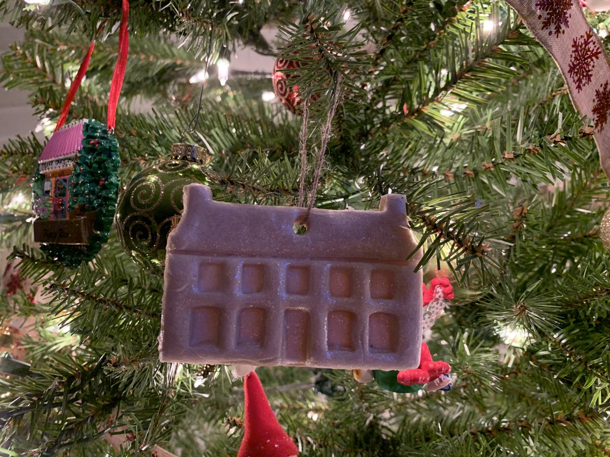 ConferenceHouse's tweet image. Looking for unique gifts this season? Come out to Conference House tomorrow for our Colonial Christmas Winter Village from 12-4 p.m. with handcrafted gifts, cookies and cider by the fire, and meet and greets with Father Christmas. Stay for Grand Illumination of the house at 4:30.