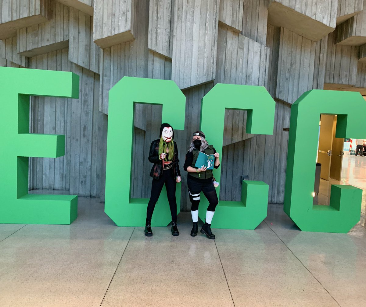 mrskiwi_'s tweet image. SEATTLE has been so amazing! I got to meet @Jtweasel1 for my first time &amp;amp; spend the first day of #ECCC2021 together 🖤 !!!  Ilysm 🖤