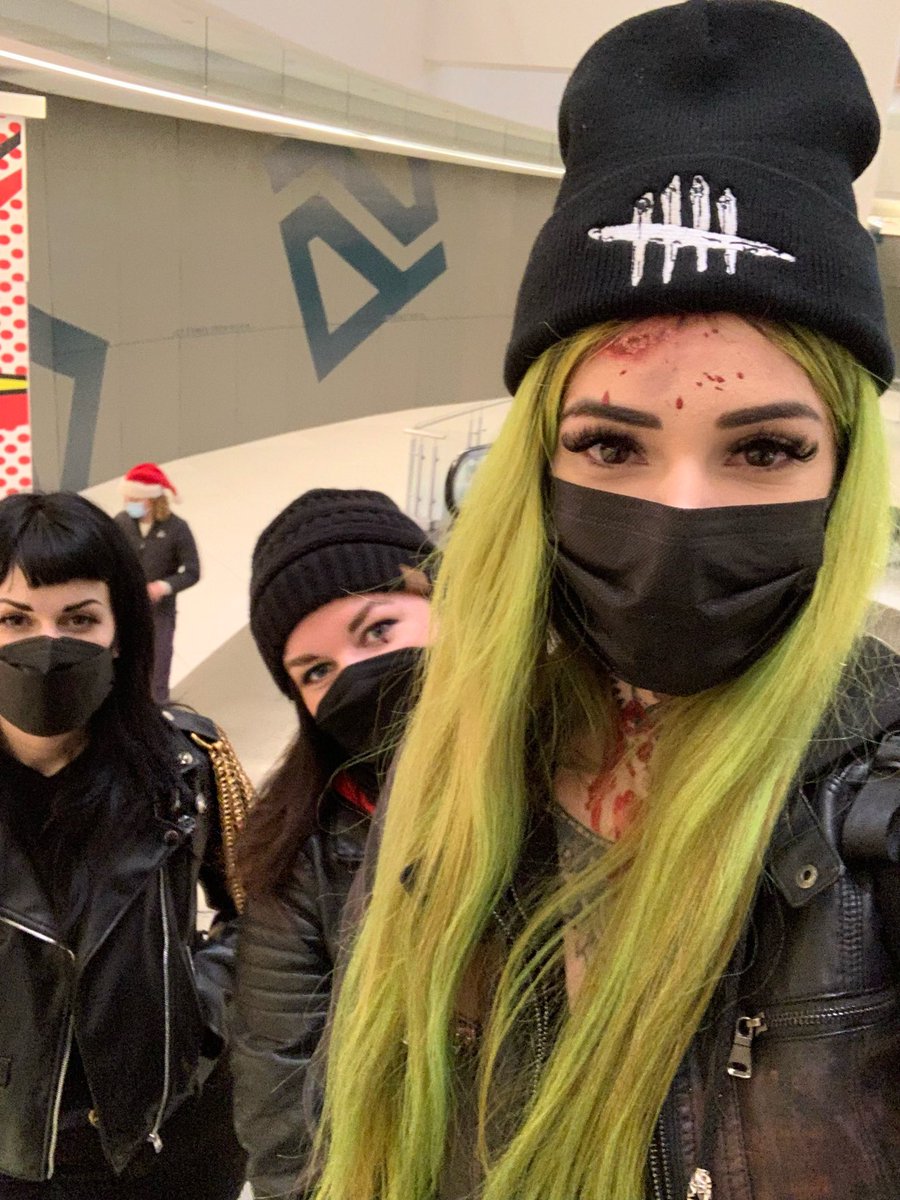 mrskiwi_'s tweet image. SEATTLE has been so amazing! I got to meet @Jtweasel1 for my first time &amp;amp; spend the first day of #ECCC2021 together 🖤 !!!  Ilysm 🖤