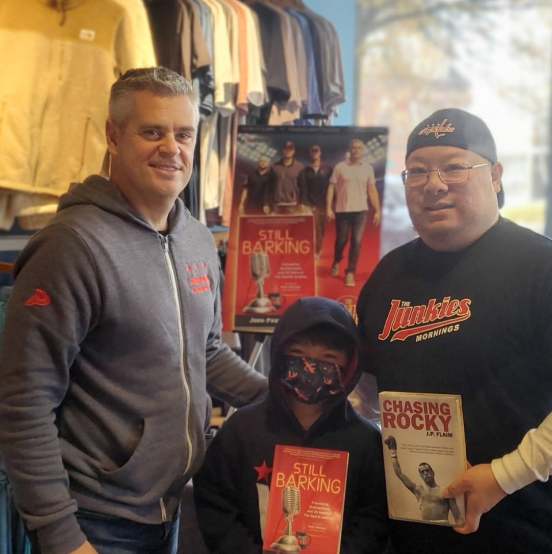 TheWuWu's tweet photo. Awwww.... thanks @GlassJoeJP ! The old school @JunksRadio shirt still looks great! Me, not so much.... ooooof #Wupac #Hurting #ButtTrifling #DooDooBrown #Nubbins #FinitoSantiago Thanks to @runpacers owner Chris Farley for taking the picture! Nice to finally meet you. https://t.co/yyg7OCbBW9