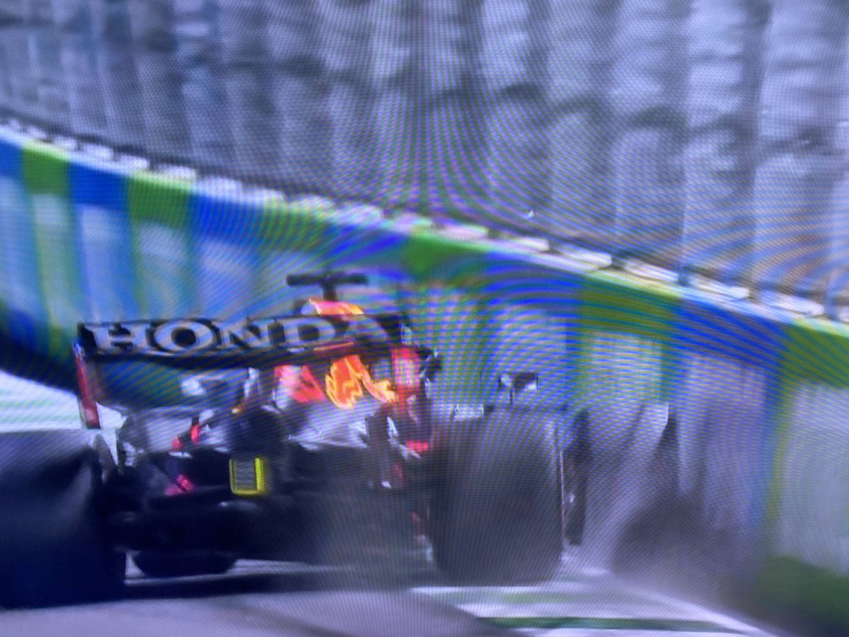 AuRupteur's tweet photo. Les frissons Max, merci Max pour ce tour qui promettait d’être juste énorme ! Quel dommage que ça se finisse aussi mal. C’était beau mais beau !!! #Quali #SaudiArabianGP #F1 https://t.co/4CWllPE7Rs
