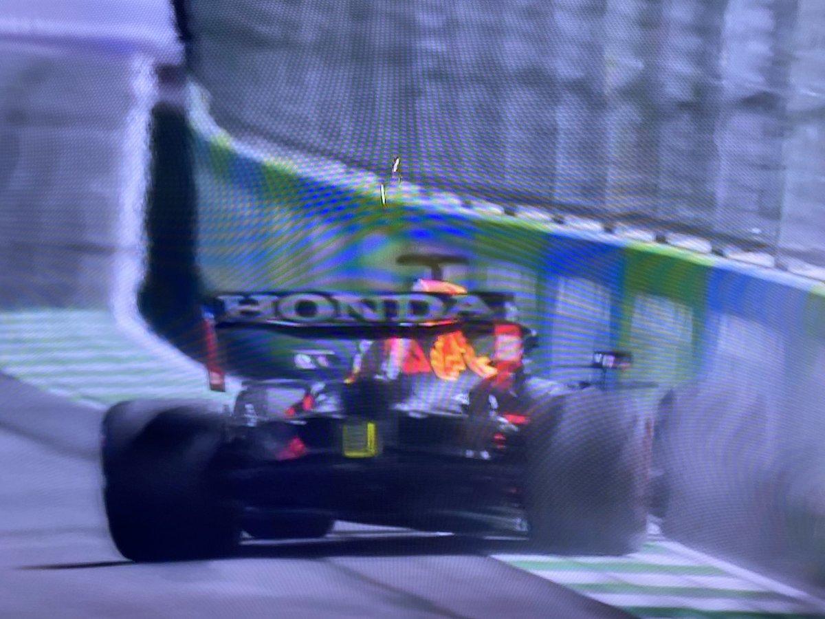 AuRupteur's tweet photo. Les frissons Max, merci Max pour ce tour qui promettait d’être juste énorme ! Quel dommage que ça se finisse aussi mal. C’était beau mais beau !!! #Quali #SaudiArabianGP #F1 https://t.co/4CWllPE7Rs