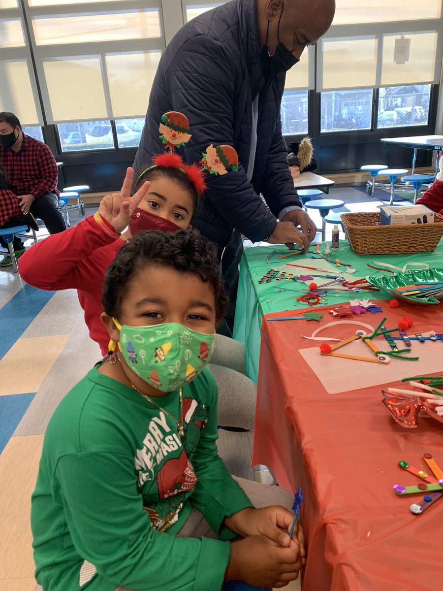Madison89833880's tweet photo. Wheeler Avenue School Holiday event ❤️ FUN! https://t.co/sTQCoK4kE5