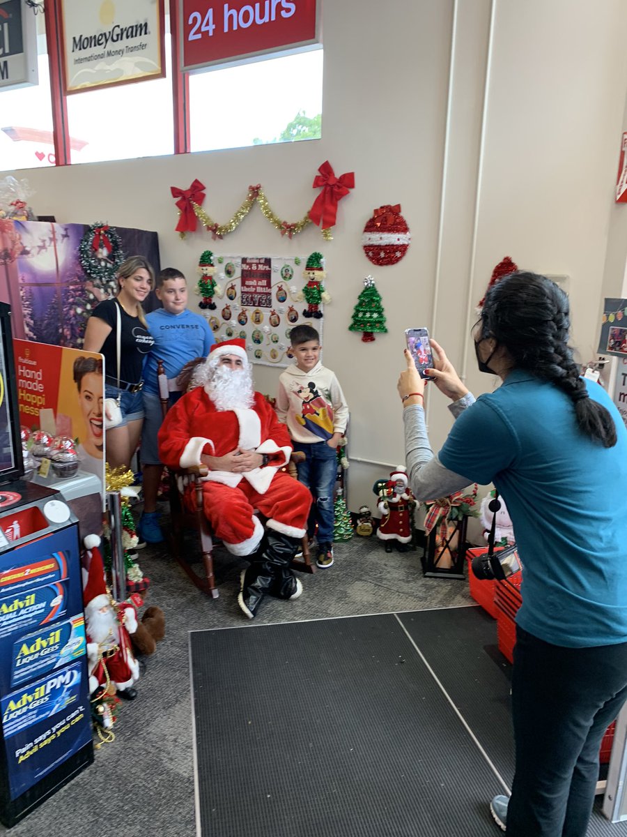 Congratulations Robert Iglesias at store 7131!  Another Y MÁS store added in Miami.  (Kendall drive &amp; 126AVE) Join us today for a grand opening celebration; even Santa is here! Thank you Patty Fermin for continuing to help us grow the Y MÁS brand  <a href="/boitelcvshealth/">Mayra Boitel</a> <a href="/patyferminc/">Paty Fermin</a>
