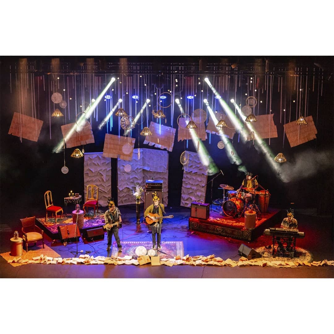 Hace rato no veníamos por aquí. Queremos saber quién nos acompaña por aquí.

Besos y abrazos.

#FelizSabado #Musica