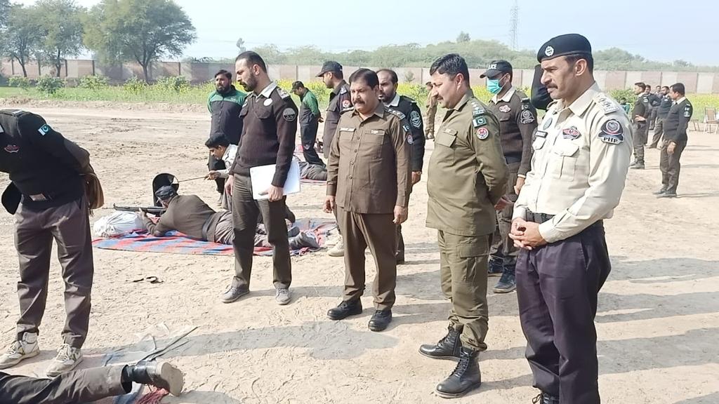 PhpFsd's tweet photo. In compliance of directions of SSP Patrolling Region Faisalabad Mirza Anjum Kamal, fire Practice was conducted at police Line District T T Singh. DSP PHP Faisalabad Malik Muhammad Amin and DSP Mahr Saeed supervised the activity.
#PHP  #PRO #HelpLine1124 #FirePractice @PunjabPhp https://t.co/cvMB6cfkeV