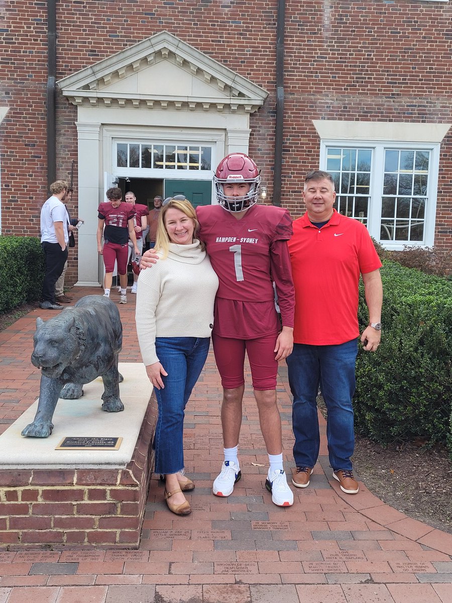 andrewbetson88's tweet photo. Had a great overnight visit! Can't wait to be back! #rolltigers @HSC__FOOTBALL @HSCathletics @indELIble173 @Coach__Talbert @HSCathletics @WF_Football @WFSportsMktg @BetsonScott https://t.co/l6mppknjIr