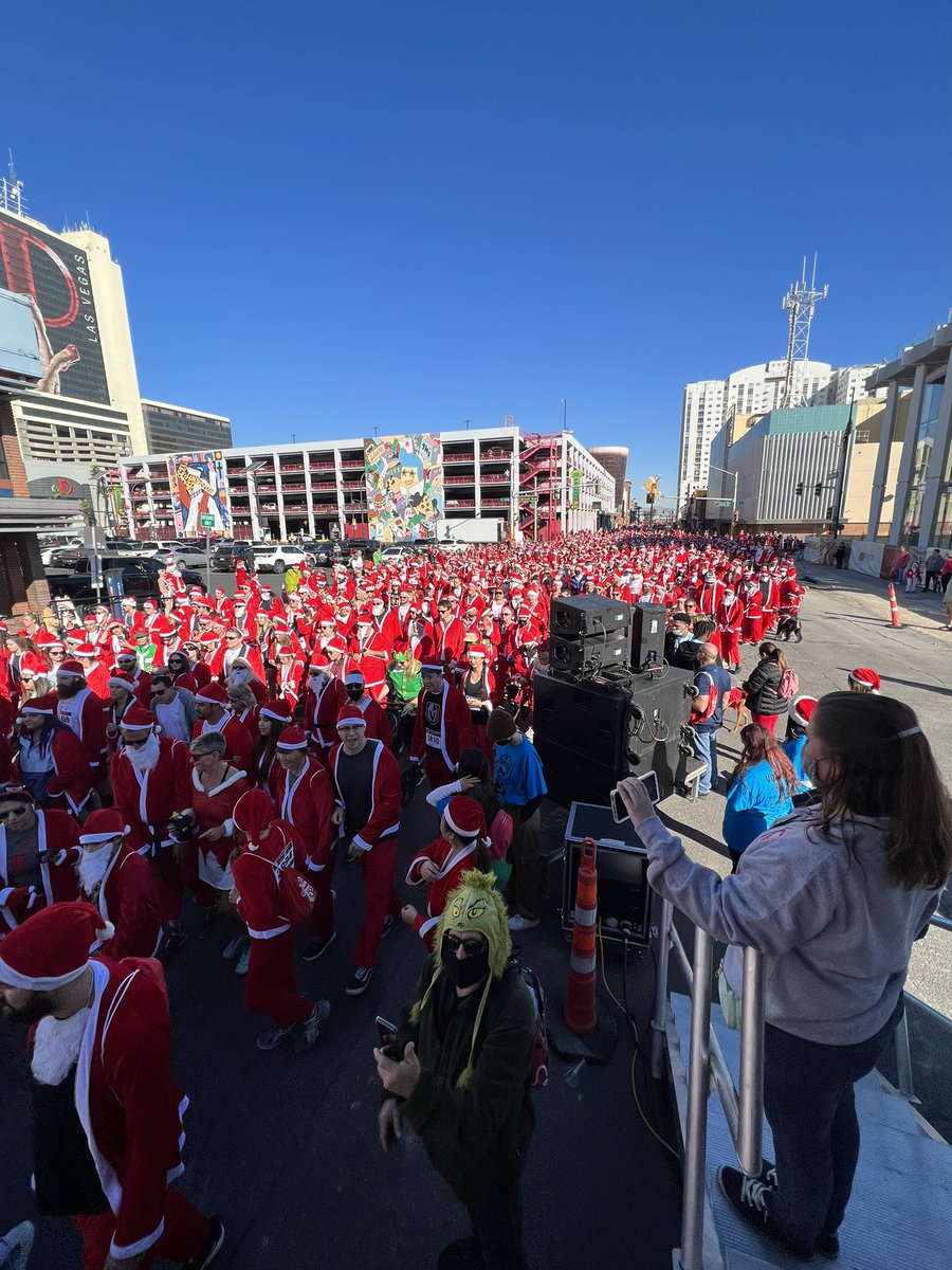 johnnykats's tweet photo. Dig it! Emceeing the start line … more than 5,000 participants, dressed accordingly … #GreatSantaRun #LVSantaRun #OpportunityVillage @OppVillageLV @reviewjournal #RJNow https://t.co/e1usEz0ZOk