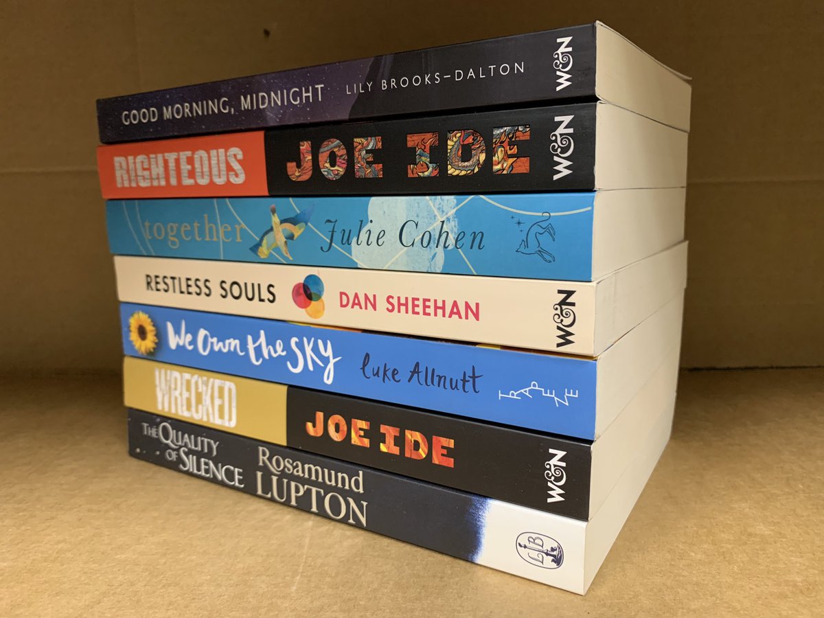 We now have just gift set of 7 BRAND NEW fiction books available for just €29.99 including free delivery. You can’t beat that value. Tick 7 people of your Christmas list for just €29!! 
Only 3 sets available here:
bookworldireland.com/products/ficti…