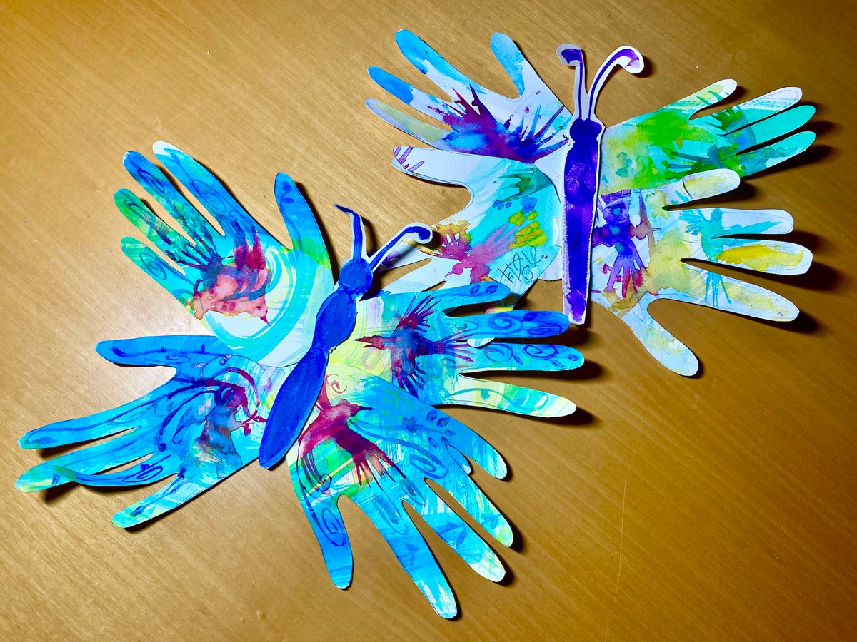 “What will your Beautiful Hands do today?” 🌈🤲

Discover the wonderful things little hands can do to make the world a better place!

We love this finger painting activity inspired by our #PictureBook, BEAUTIFUL HANDS! thebookbadger.com/review-and-act…