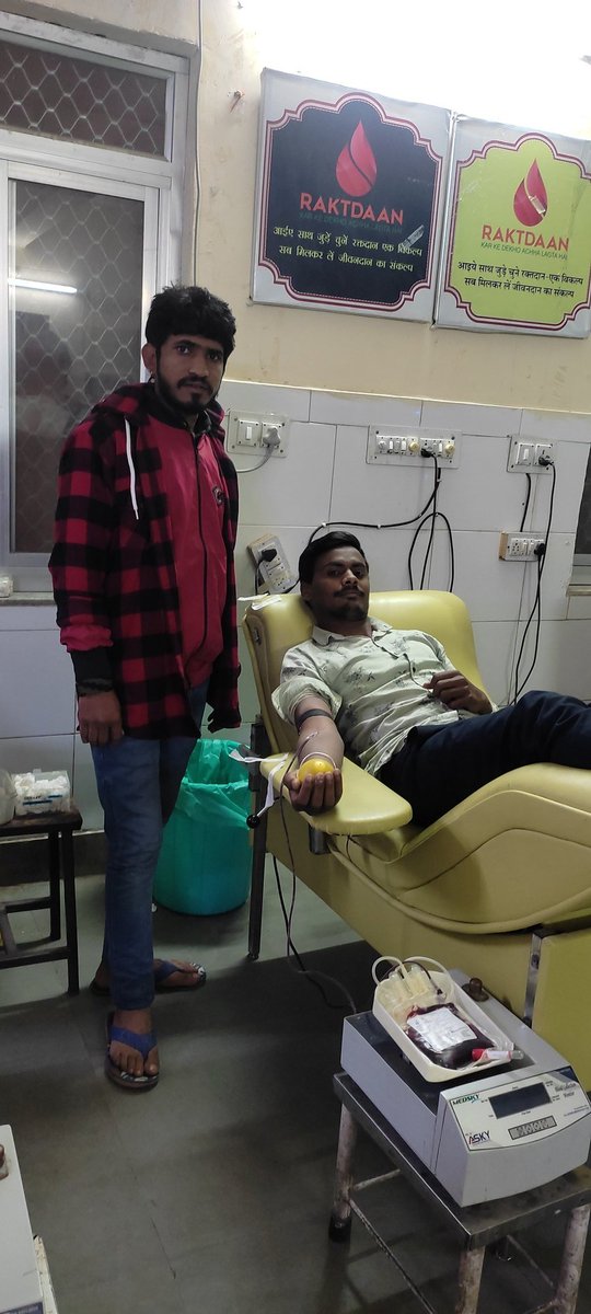काफी दिनों के बाद आज किसी काम की वजह से इमरजेंसी उदयपुर आना हुआ और उसी वक्त किसी अनजान का कॉल आया की उदयपुर महाराणा भोपाल हॉस्पिटल में इमरजेंसी  ब्लड ग्रुप 0 पॉजिटिव की जरूरत थी मेरे साथी लोकेश मीणा ब्लड डोनेट किया बहुत-बहुत धन्यवाद ऐसे रक्त वीर को जिन्होंने एक कॉल पर ब्लड डोनेट