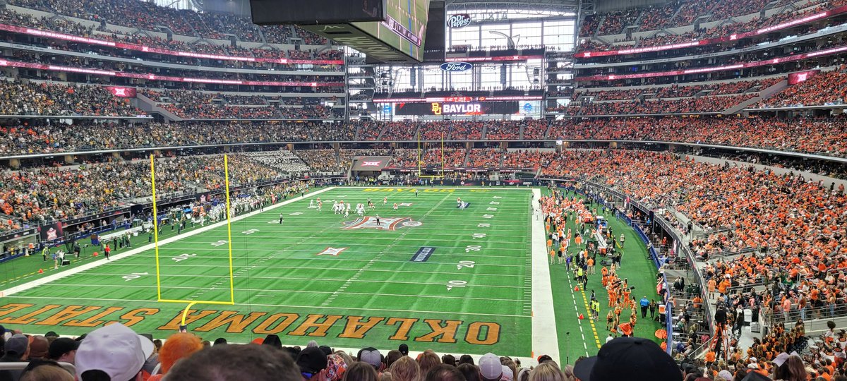 BluSaberWielder's tweet photo. Unfiltered life, day 20! I may not be a graduate if either school but still a great time.
#BaylorFanByProxy #FirstEverTitleGame #PurdueStudent https://t.co/9oT7WZQsme