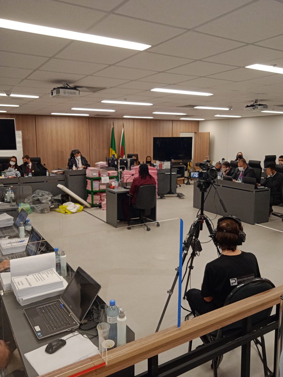 GilbertoEchauri's tweet photo. Iniciado o segundo depoimento do quarto dia de julgamento do caso da Boate Kiss. O sobrevivente Maike Ariel dos Santos responde aos questionamentos do juiz Orlando Faccini Neto. @bandrs https://t.co/ixFfr16dUb