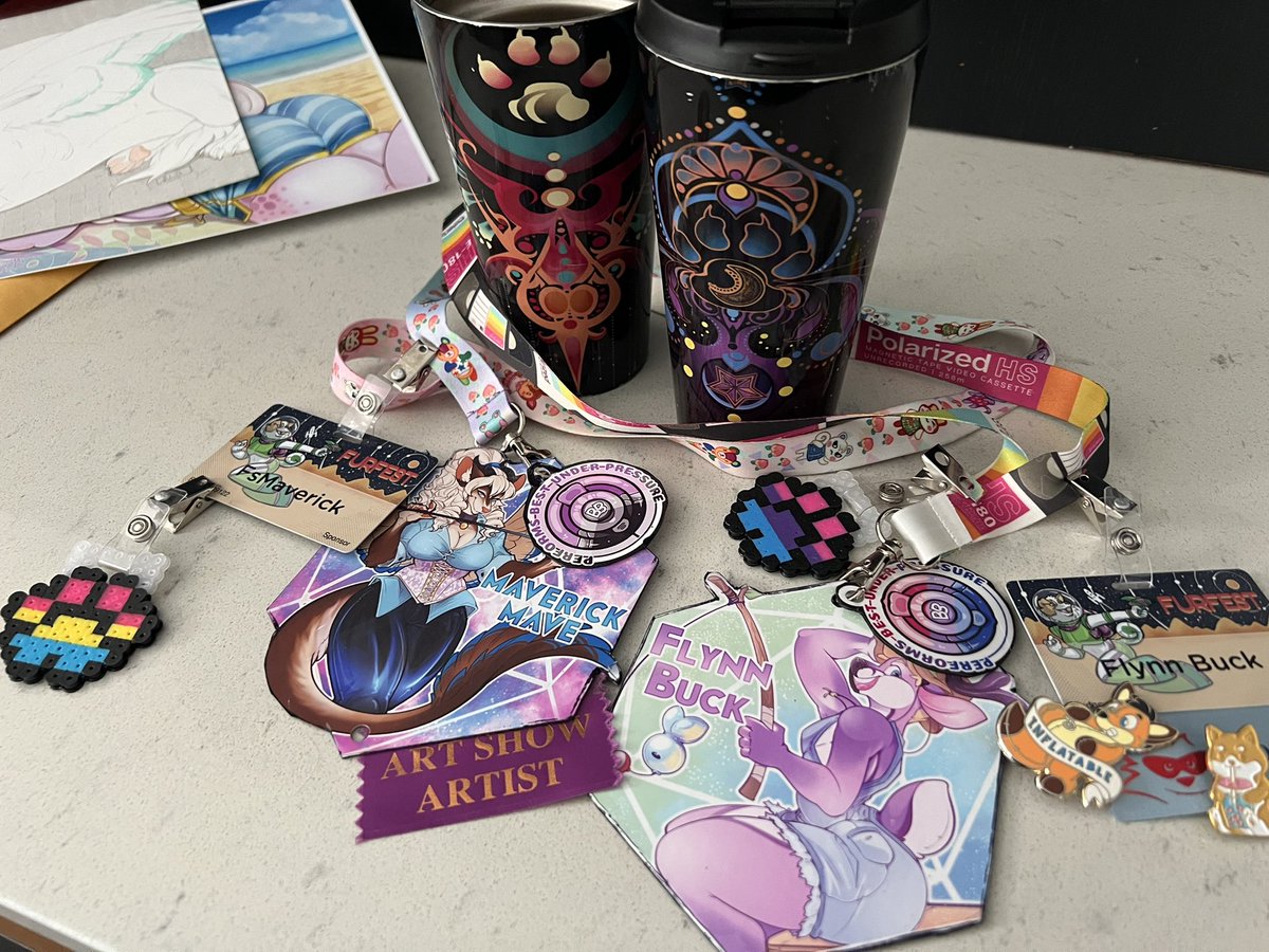Ahh last post didn’t post the con swag pic! >_< 
Here have some con swag from me n <a href="/FlynnBuck2/">Flynn Buck🥧</a>