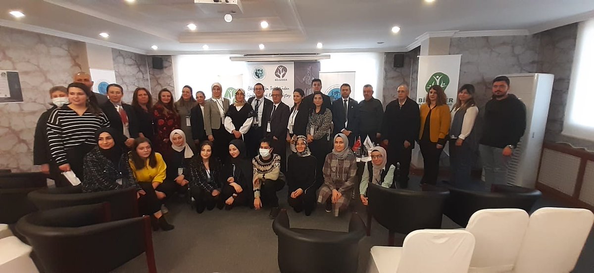 bilgetamgelisim's tweet photo. Türk Ocakları Afyonkarahisar Şubesi işbirliği olarak düzenlediğimiz çalıştayın, Türk Islam Kültürü ışığında toplumumuza faydalı olmasını dileriz.
@ferhancinarr  @yavuzbirdane 

#türkkadını #çalıştay #bacıyanırum https://t.co/JSB4VFn9uz