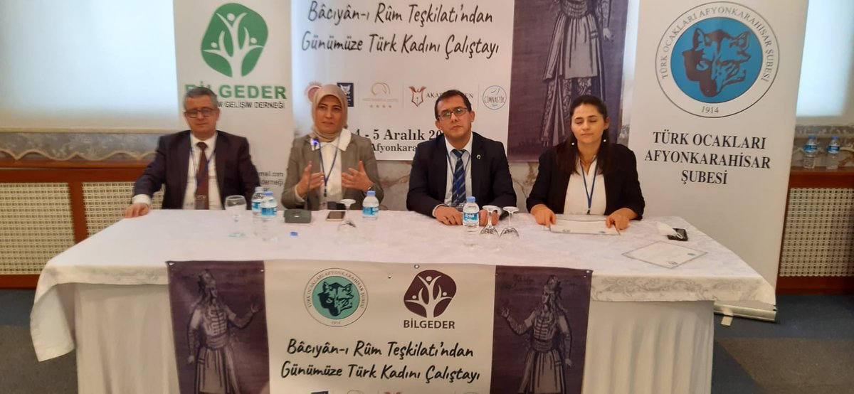 bilgetamgelisim's tweet photo. Türk Ocakları Afyonkarahisar Şubesi işbirliği olarak düzenlediğimiz çalıştayın, Türk Islam Kültürü ışığında toplumumuza faydalı olmasını dileriz.
@ferhancinarr  @yavuzbirdane 

#türkkadını #çalıştay #bacıyanırum https://t.co/JSB4VFn9uz