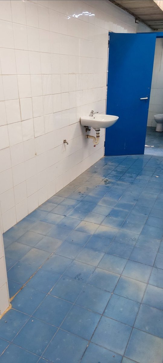 PlanetaEfesista's tweet photo. ⚠️DE ESCÁNDALO ⚠️ Señora @NoeliaArroyoHer por eso le molestó a usted tanto que mi compañero @Tiri_Ct le hiciera la pregunta de los baños del Cartagonova... ¿Que pasa que cómo a esos baños no va usted no tienen importancia verdad? https://t.co/DIRzAW5XvU