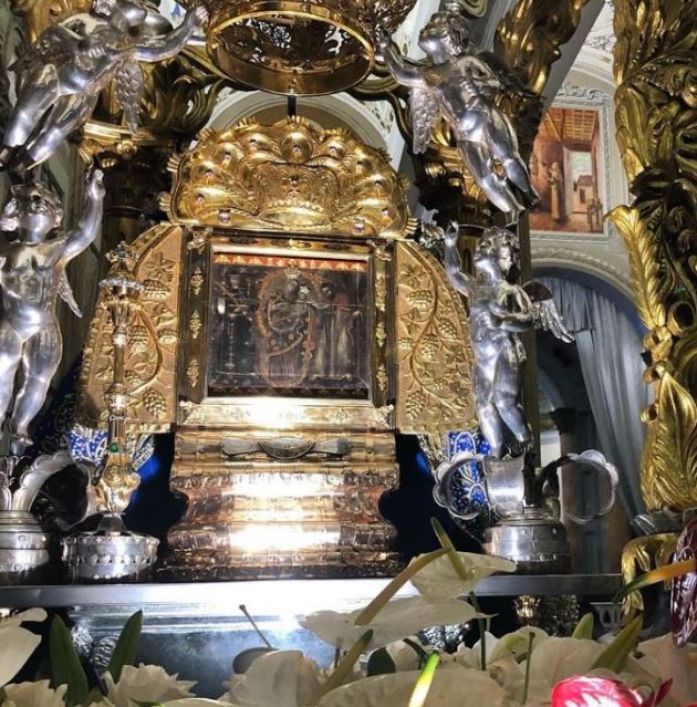 diariopanorama's tweet photo. La madrugada de este domingo 5 de diciembre, en El Saladillo y sectores adyacentes los devotos marianos esperarán el paso de la Sagrada Tablita en su María móvil para recibir la bendición de la Virgen en la Aurora chiquinquireña. https://t.co/swPk6keE6c