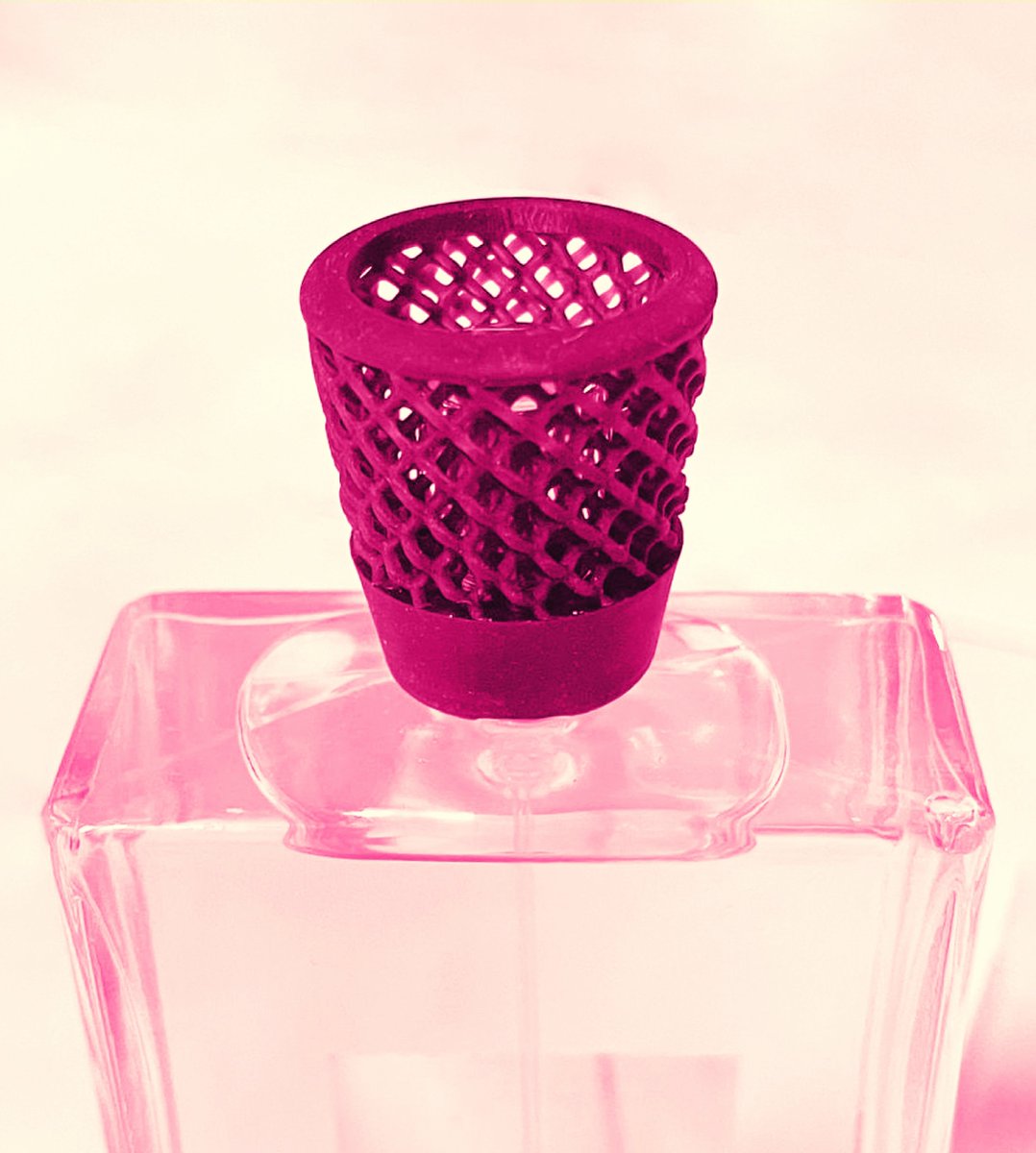 addimensional's tweet photo. Tapas para frascos de perfumes impresas en 3D
.
Cooooooompro pomitos de perfume vacíoooooooos 🎵🎶!
.
#hechoencuba #addimensional #ManufactuaraAditiva #aditivemanufacturing #maker #cubandesign #cubanmaker #3D #3dprinting #impresion3d #comunidadmaker #makercubano https://t.co/fMA6vDInjr