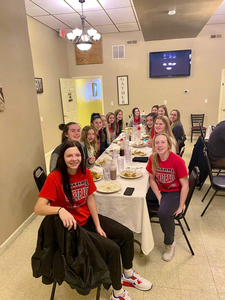 rebGirlsBasket's tweet photo. Team Breakfast for Game Day!! Come support your Lady Rebs in the championship game of the Fredericktown Tournamemt at 3:00! https://t.co/uFEva858vk