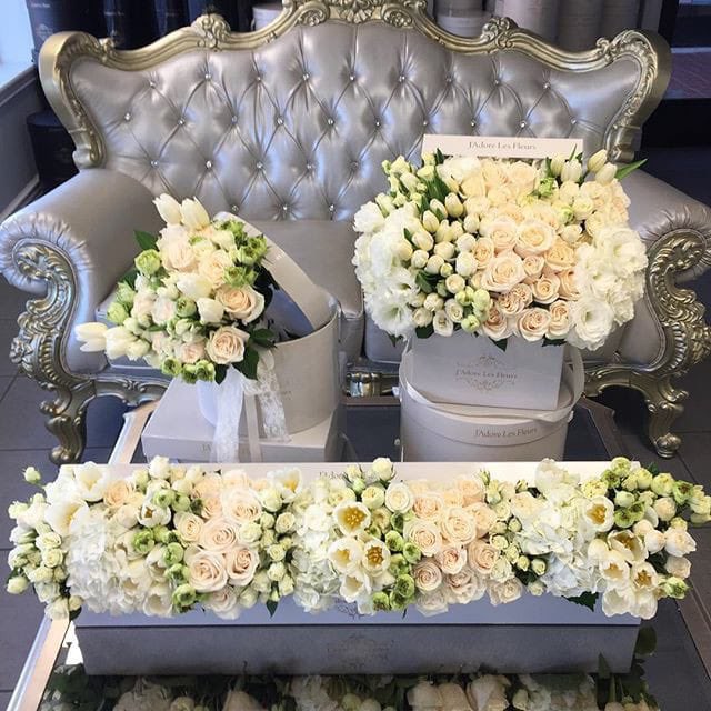 —Llama a la floristería para que le envíen flores a <a href="/EllieG_RB/">Elena Jane Goulding 4M</a> solo para darle una sorpresa.—