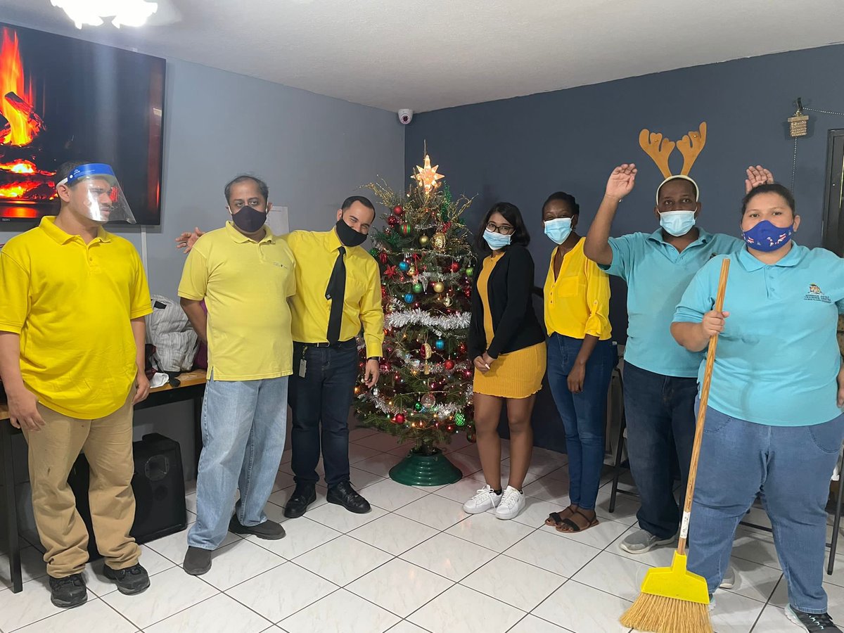 RotaractBlue's tweet image. A few of our members had the opportunity to visit the Sunrise Adult Training Centre for tree trimming.  Thank you Wonderland Christmas Trees #Cayman for donating a beautiful tree to the Center and making this day even more special! 

#Rotary #Rotaract #RotaractBlue #District7020