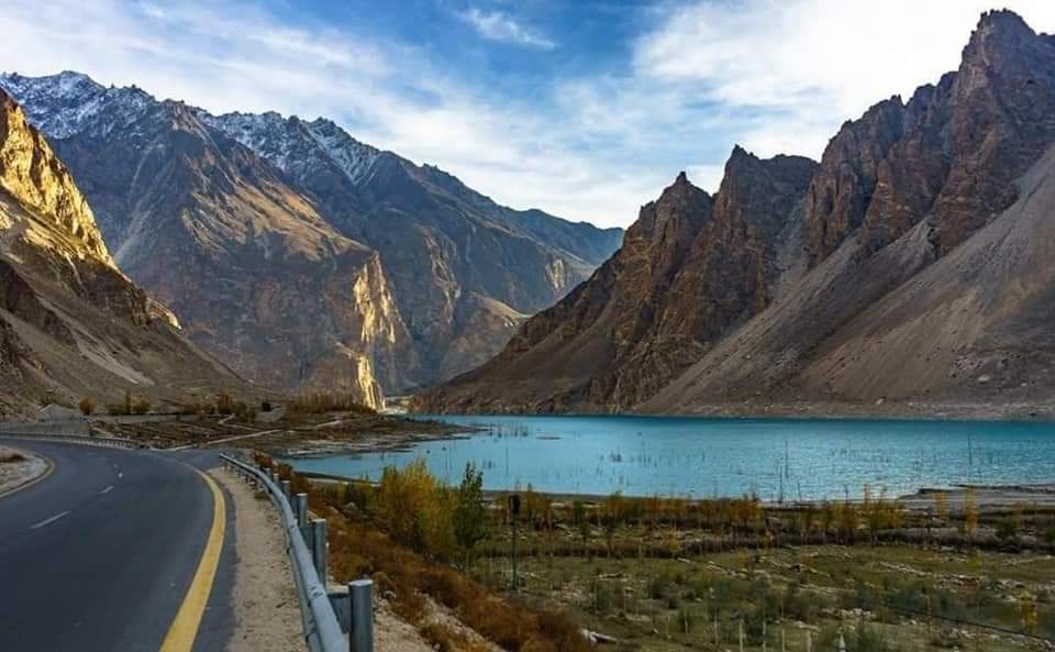 Paktourntravel's tweet photo. Hunza is one of the most beautiful valleys in Pakistan, and is a major attraction for the tourists from all over the world❤️❤️❤️

#hunzavalley  #Hunza_tour #tourpackage #Tour #GroupTour #Naran_tour #Gilgit_Tour #family_Trip #family_Package #Hotels #honeymoon_package https://t.co/KlNAdHQk8b