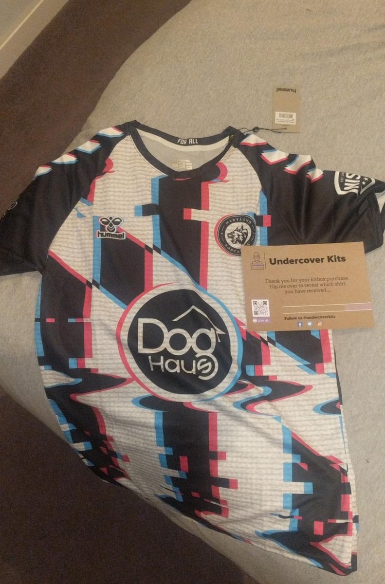 RBrooks_1's tweet photo. Unreal shirt @undercoverkits 

Would definitely recommend https://t.co/GZGyhjeBF3 🔥 https://t.co/GrL3OLAcK0