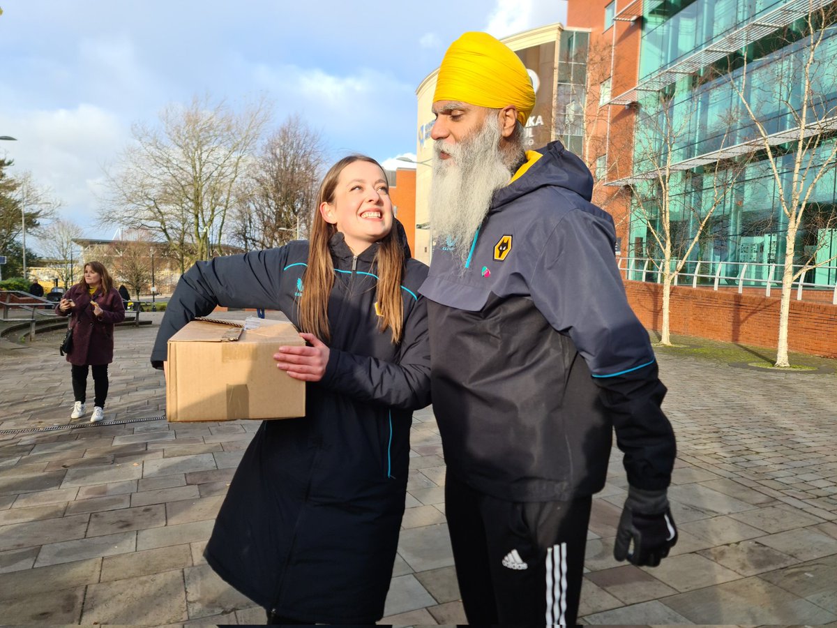pedalsingh's tweet photo. JUST AMAZING 
ALL OF YOU
£5770 Raised for @DementiaUK 
How do we ever thank you all
#SamosaSaturday was back and then some 🧡🐺
*Sorry we ran out by 2.30pm 🤦🏾‍♂️😊 https://t.co/UbuPGT7yj2