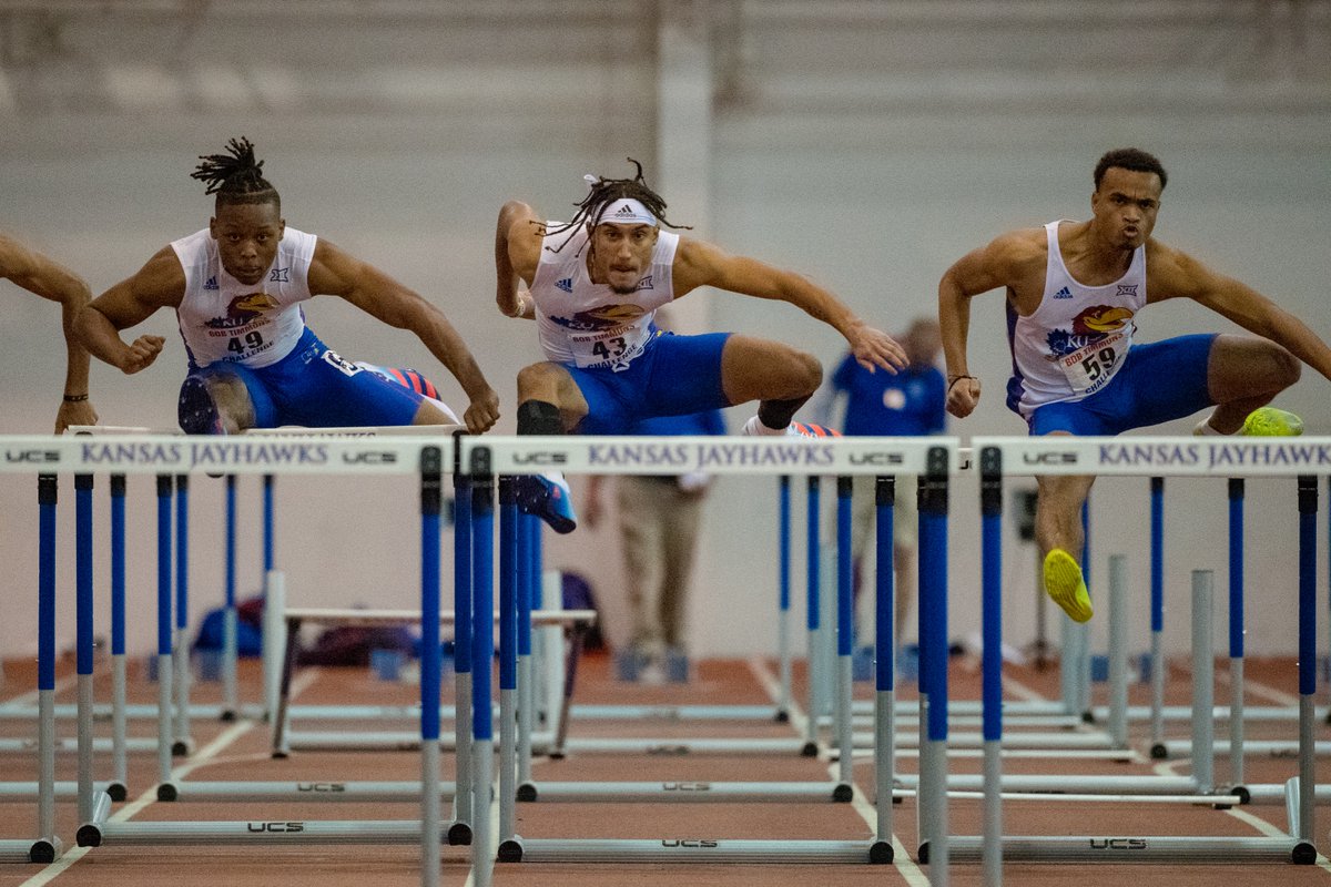 Photo finish 📸

1. Cameron Wilmington, 8.18
2. Tyler Pride, 8.20
3. George Jackson, 8.21

#KUtrack #RockChalk