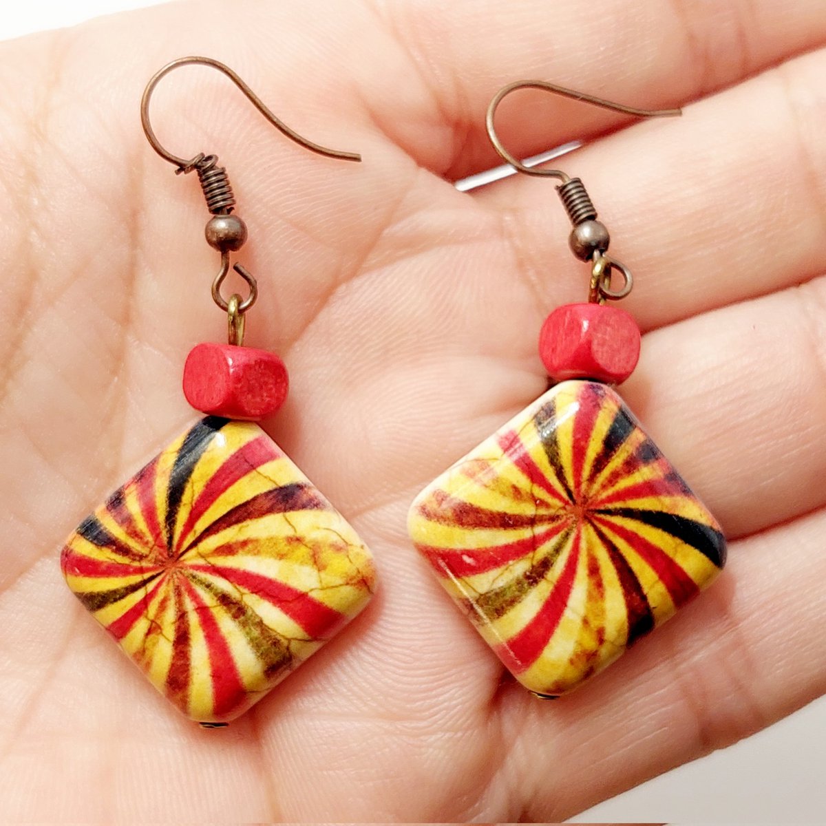 Candy stripe earrings 🍬😍