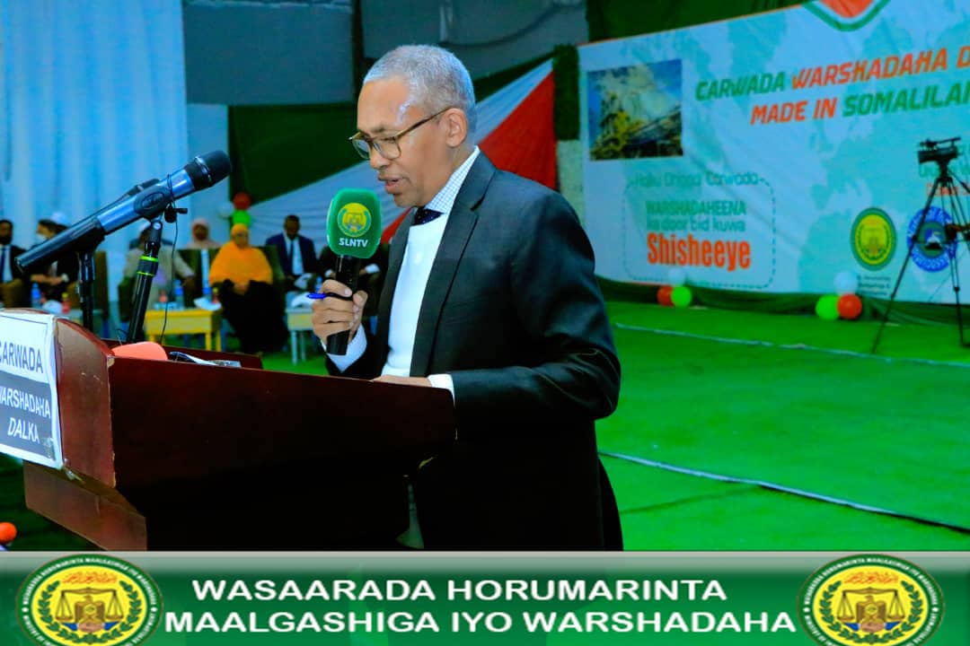 SomalilandMOIID's tweet photo. Waxa saaka hallka Tiyaatarka hargaysa laga furay carwada warshadaha dalka, taasoo ay afartan warshadood oo ka mida warshadaha wax-soosaarka dalka ka kid ahaa ay kusoo bandhigeen alaabo kala duwan oo ay ku sameeyeen wadanka gudihiisa.
#SLIPE2021 #MadeinSomaliland https://t.co/ZpkeJ1H809