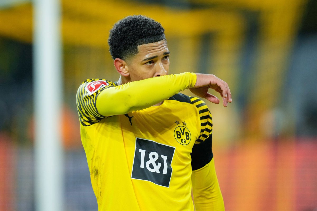 StatmanDave's tweet image. Borussia Dortmund’s goals vs. Bayern Munich today so far:

🅰️ Jude Bellingham 
⚽️ Julian Brandt 

🅰️ Jude Bellingham 
⚽️ Erling Haaland 

Playing a starring role in the biggest game in the country. He’s still just 18. 🤯