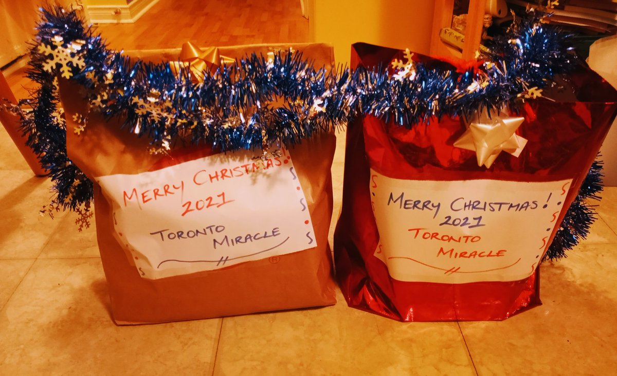 Kavanivee's tweet photo. Shoutout to @toronto_miracle for a great community initiative to support food banks for the holidays. Picked up at my door as promised and on time! Keep up the great work! #torontomiracle https://t.co/I4ZU9cjguA