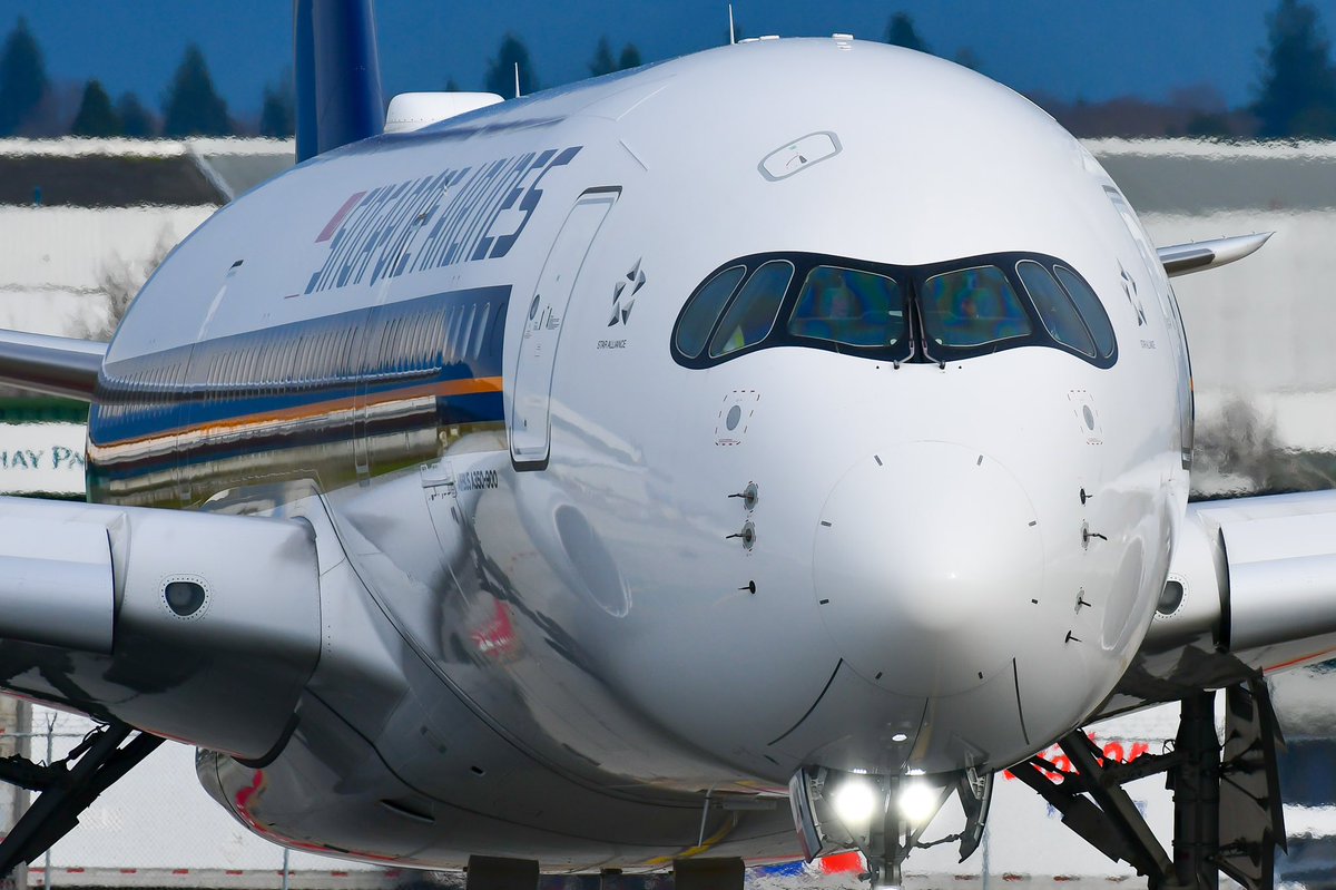 allalee's tweet photo. Inaugural @SingaporeAir departure from @yvrairport yesterday morning https://t.co/nZbC4VhGBr