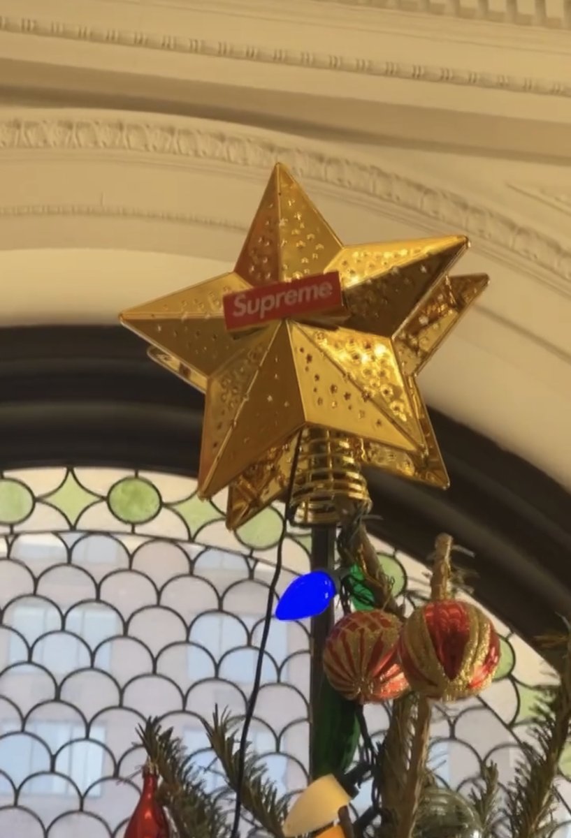 dropsdotgg's tweet photo. The Supreme Christmas accessory is reportedly releasing this Week 16 along with the Box Logo hoodies and beanies 🔥

For this season, the item is expected to be a Star Ornament for your Christmas Tree ⭐️🎄

Did you already decorate your place for the greetings season? 👀 https://t.co/VxQ0zuvCIP