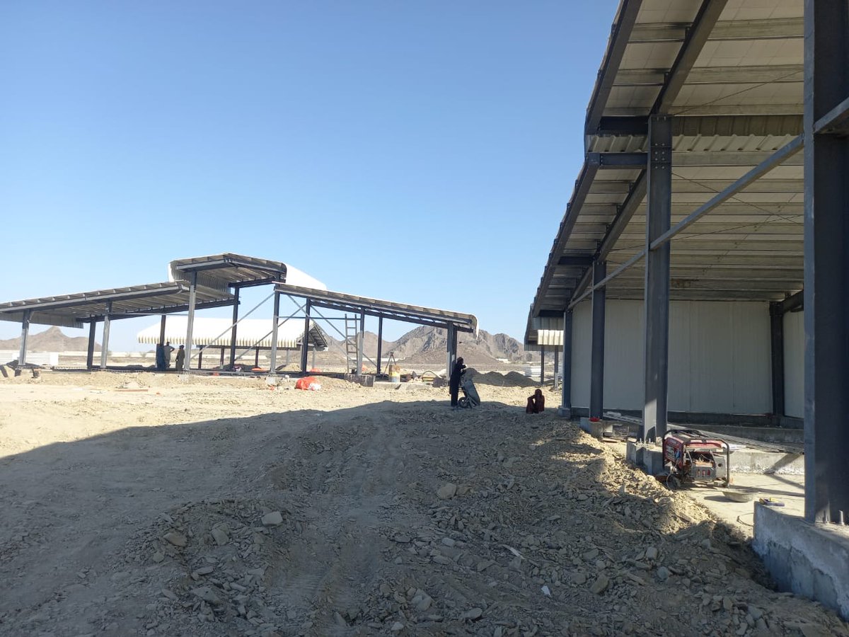 ZahoorBuledi's tweet photo. Under construction border markets will facilitate trade after border fencing. MoU already signed with Iran will enable ppl of Makran Div to trade with Iran without unnecessary hurdles. GoB plans to have such market n every bordering dist with Iran. 2/2 https://t.co/SP5H2ZPXh1