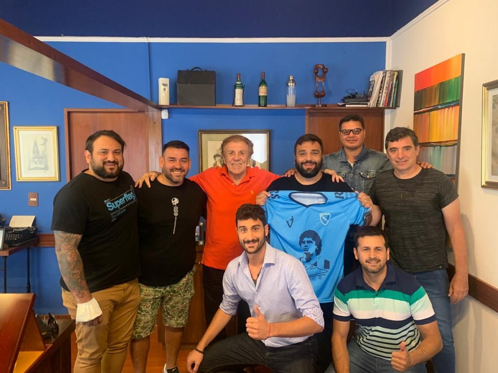 ¡ Bienvenido Mostaza ! 👋

Reinaldo Carlos Merlo es el nuevo director técnico del Club Atlético Defensores Unidos. 

• Conforman el cuerpo tecnico: René Daulte, Santiago Davio, Pablo Mansilla. 

¡ Les deseamos lo mejor, vamos todos unidos !💪💙 

#BienvenidoMostaza