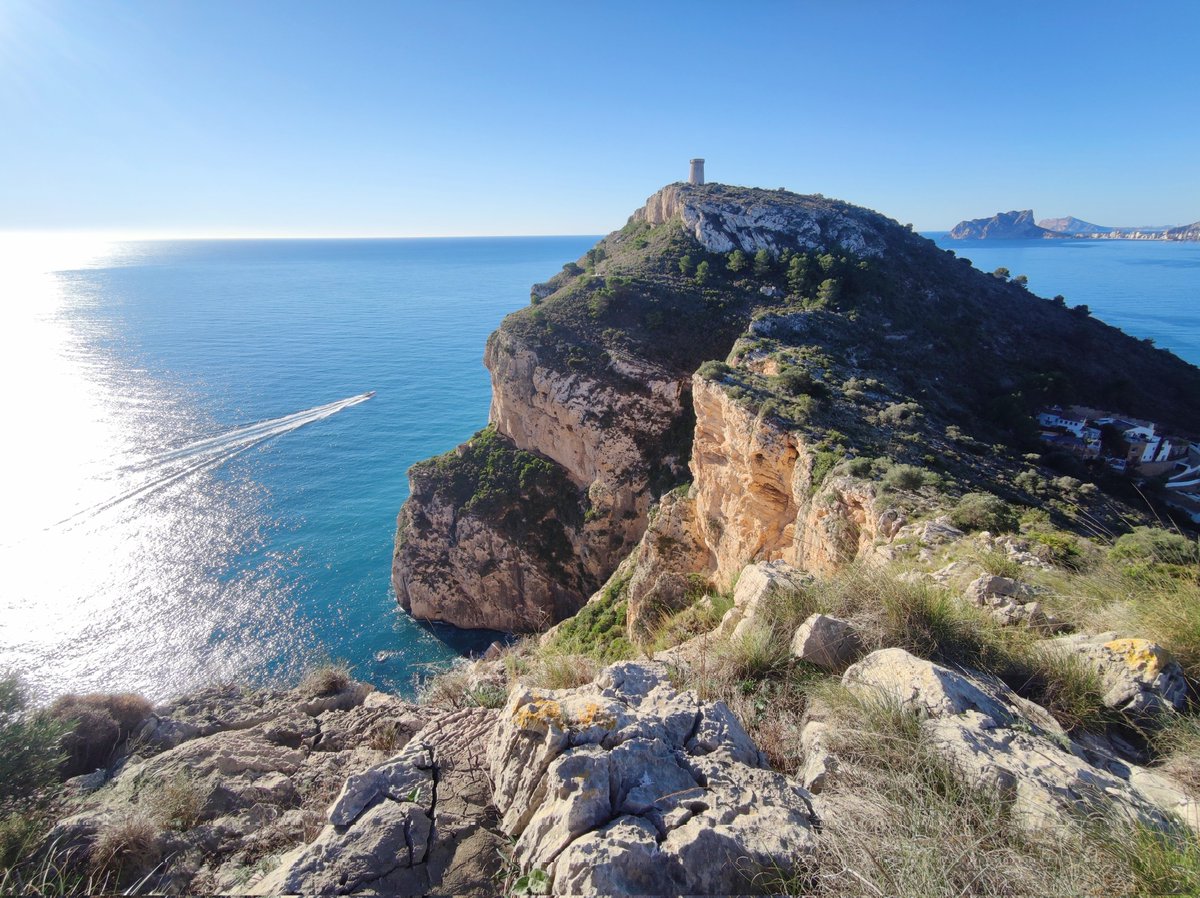 santivalleys's tweet image. Hem corregut, caminat, fotografiat i esmorzat pel terme.