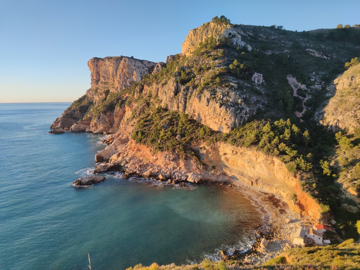 santivalleys's tweet image. Hem corregut, caminat, fotografiat i esmorzat pel terme.