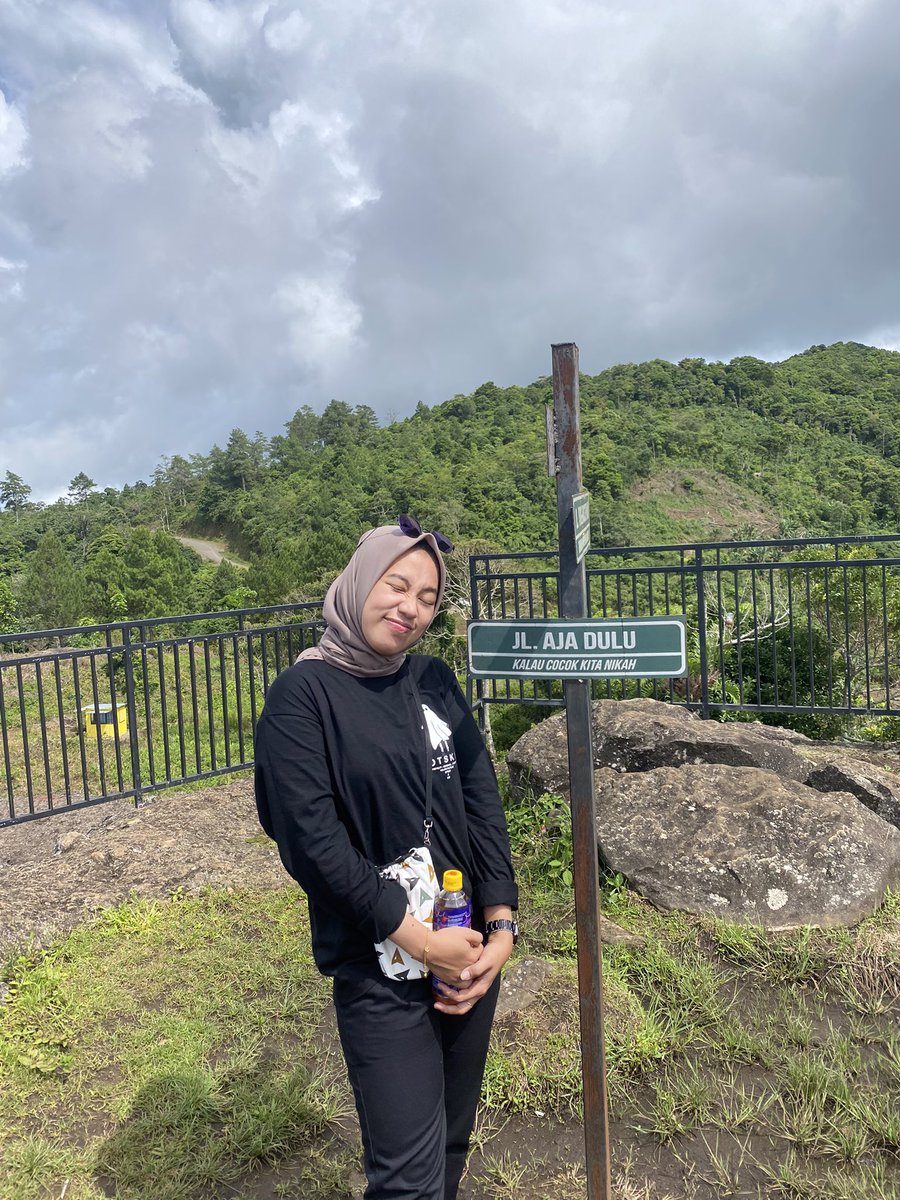 kiinan__'s tweet photo. heheu🌚🌚 https://t.co/cq5I1ofBEW