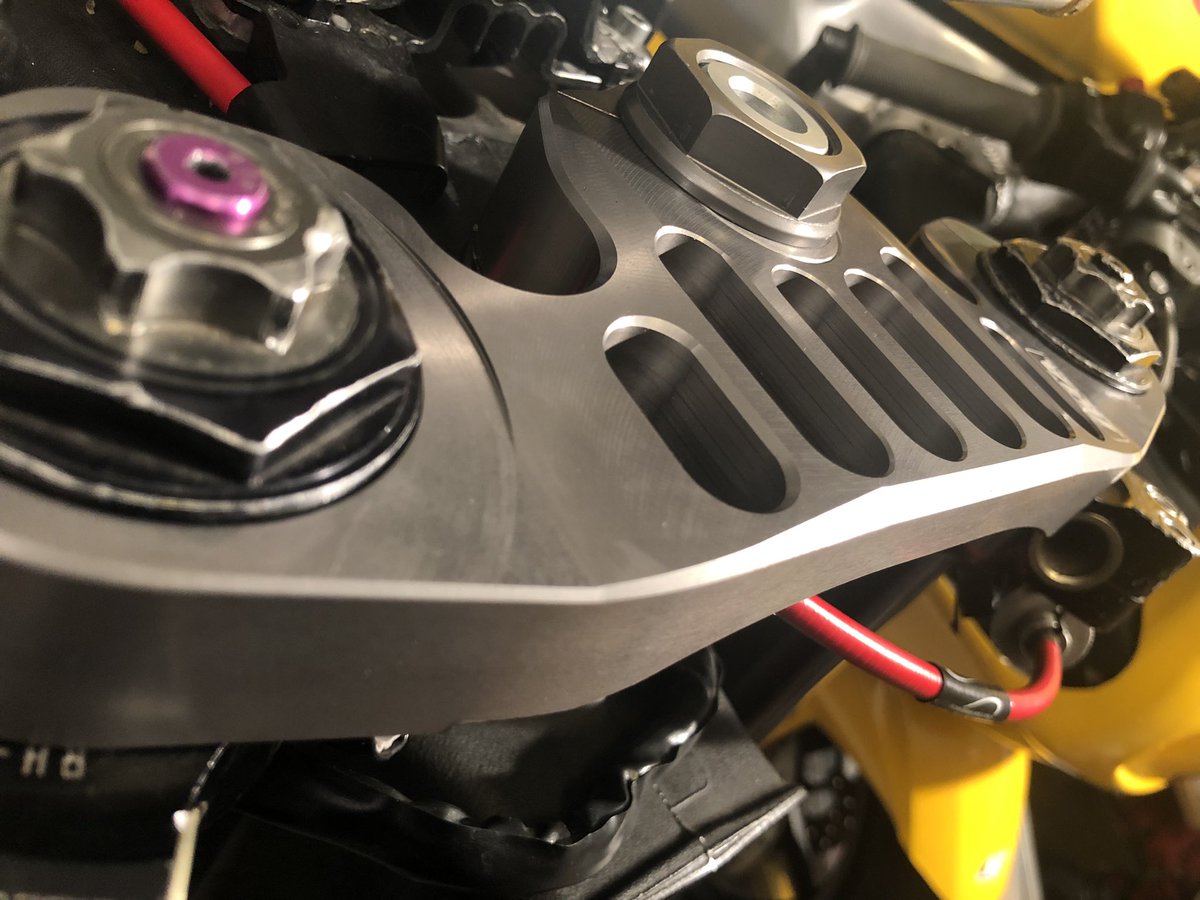 TeamSeventyOne's tweet photo. A good day in the garage… new IMA Special Parts, adjustable yolks fitted with new head races and bearings. A nice bit of kit for our #Kawasaki #zx10r #gettingreadytorace #powerbikes #superbikes #ninja https://t.co/rg2fmvsCoe