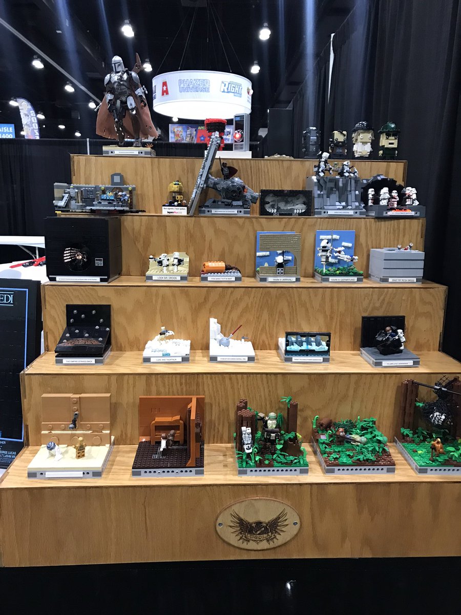 roninbricks's tweet photo. #LAComicCon with #lugola, come by and check it out. https://t.co/C6DSvE1fA4