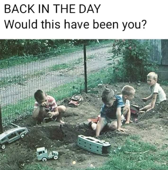 bluestarrfl's tweet photo. 🙋‍♀️Even I was digging in the dirt. This is how we get immunity folks, not by hiding behind face diapers. https://t.co/tapgE3Yn7h