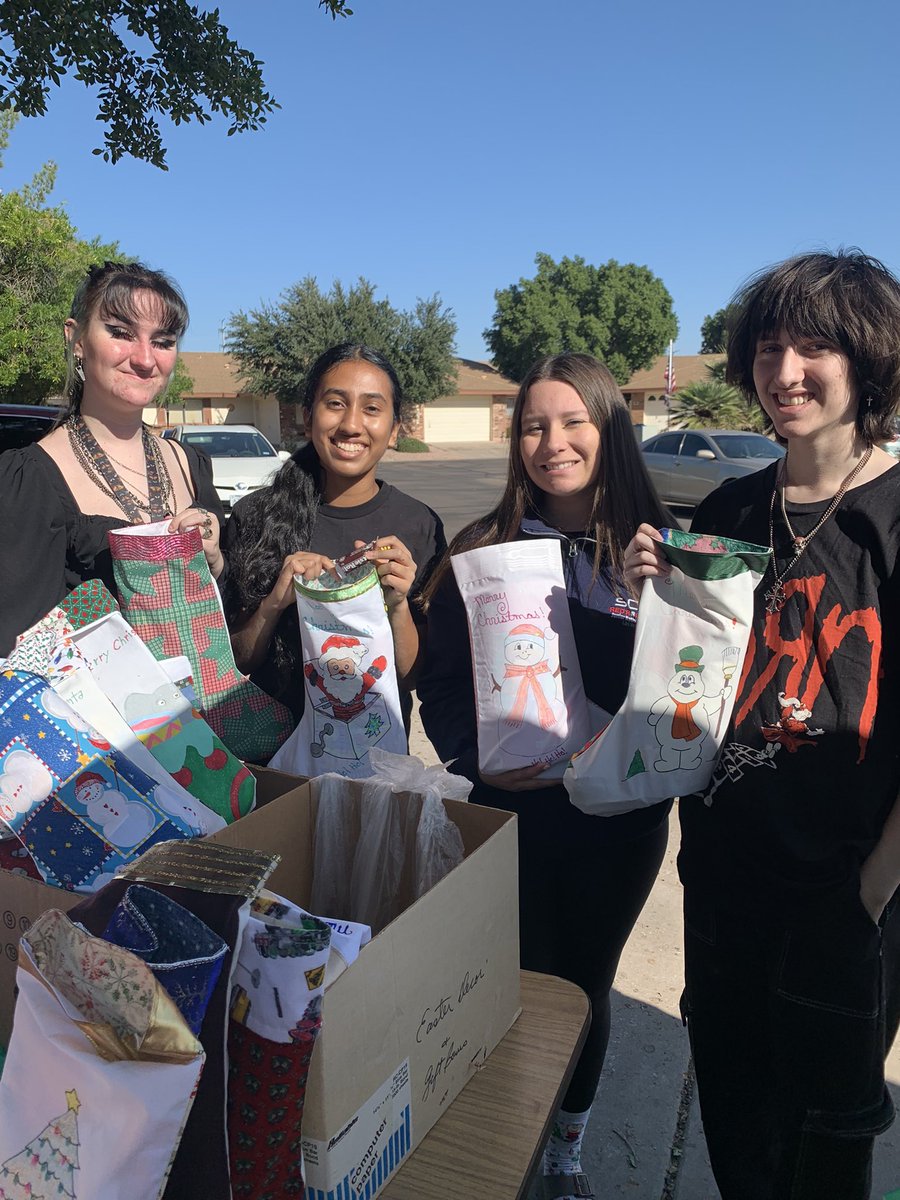 leoclubperry's tweet photo. What a busy day for Leo Club! This morning, the Gilbert Lions and Leos teamed up to stuff around 4,000 stockings to give to children in Mexico who don’t have presents this holiday season. Great job guys! And a huge thank you to Lion Carole! @PerryPumas07 https://t.co/ylfnlTbA67