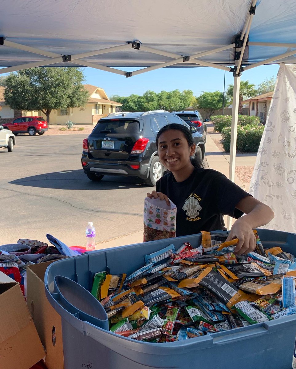leoclubperry's tweet photo. What a busy day for Leo Club! This morning, the Gilbert Lions and Leos teamed up to stuff around 4,000 stockings to give to children in Mexico who don’t have presents this holiday season. Great job guys! And a huge thank you to Lion Carole! @PerryPumas07 https://t.co/ylfnlTbA67