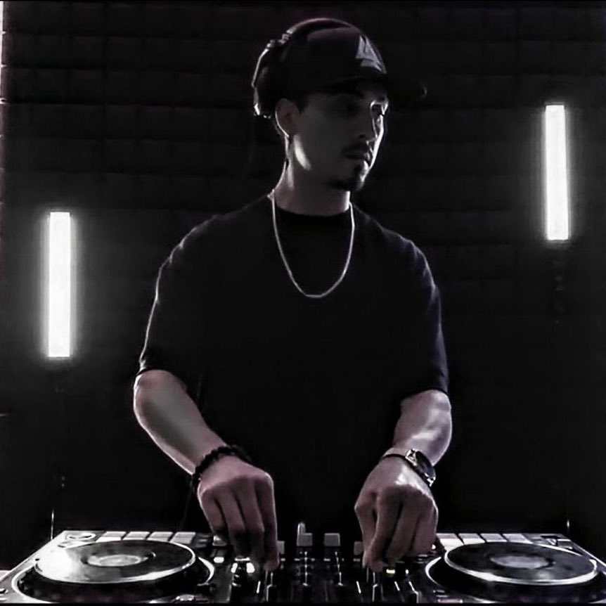 CircuitAZ's tweet photo. Tonight on our final #LiveTransmission  Chicago-based resident VegaJaxx delivers a special 90 minute headlining set! 

Jörgen, Xer0, &amp; Mullen heating things up for us! Join us from 9pm MST on our twitch channel.

https://t.co/DE0ttnrwlY https://t.co/IWgfwKl4Ks